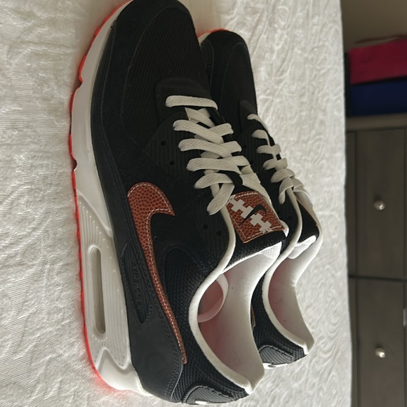 Nike Air Max 90 Football Swoosh - Picture 3 of 5
